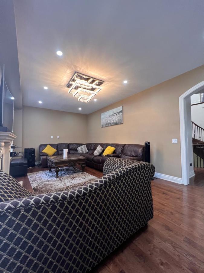 Spacious Detached In Brampton Ngoại thất bức ảnh